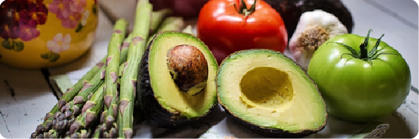 Eating dietary fibre is a way to strengthen the skin's barrier. A photo depicts different types of vegetables and fruit that include dietary fibre such as avocados and asparagus.